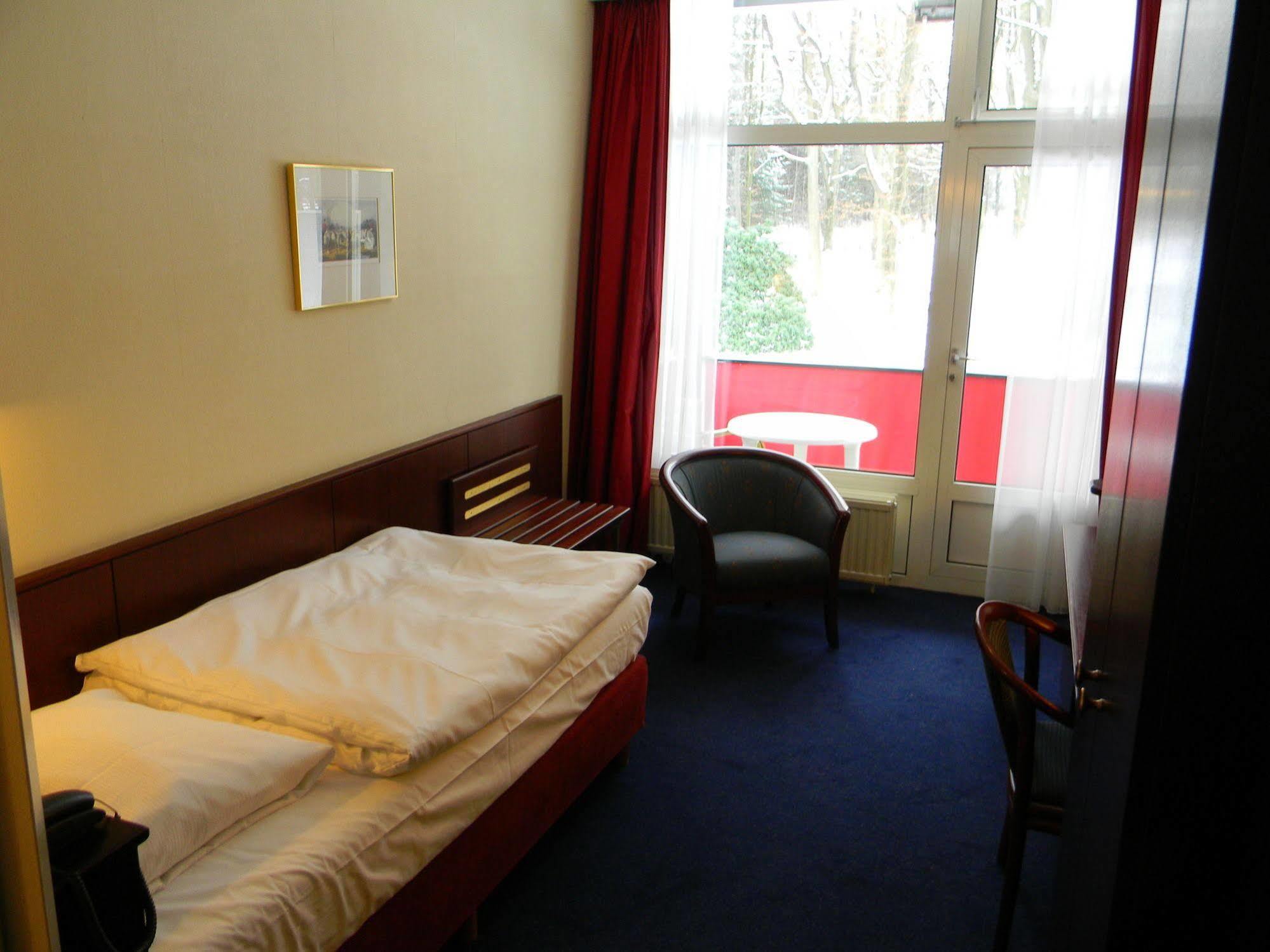 Nol In 'T Bosch Hotell Wageningen Exteriör bild